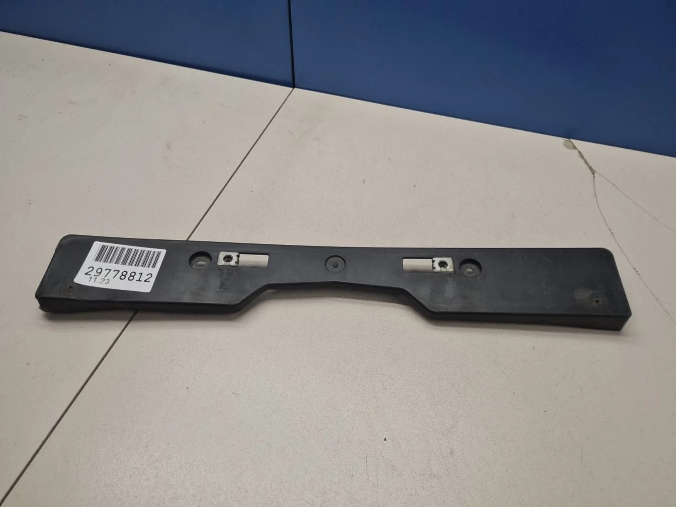 Накладка переднего бампера под номер для Toyota RAV 4 2013-2019