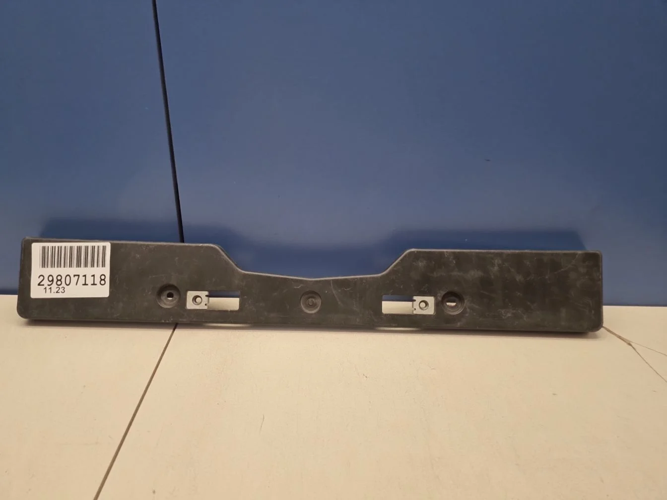 Накладка переднего бампера под номер для Toyota RAV 4 2013-2019