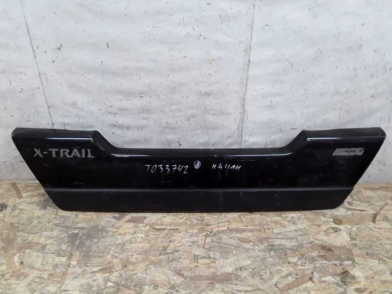 Накладка крышки багажника Nissan X-Trail T31