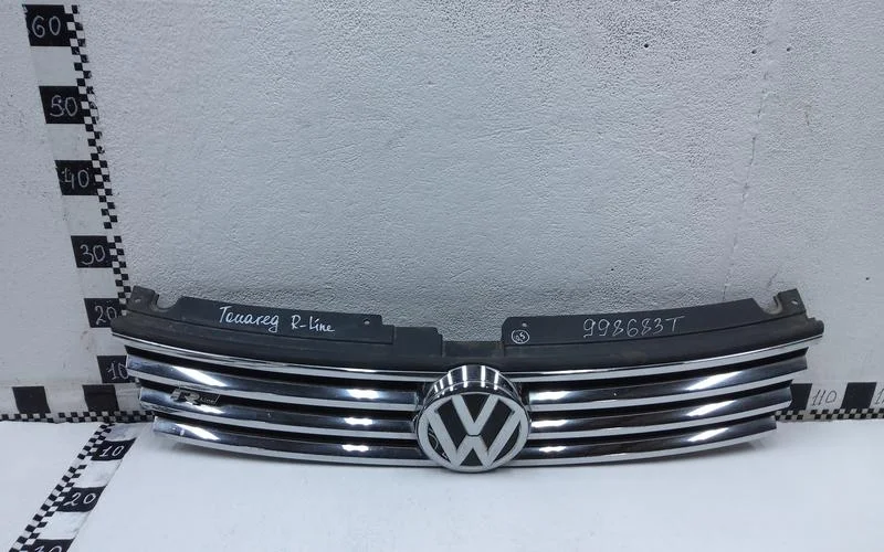 Решётка радиатора Volkswagen Touareg 2 Restail R-Line