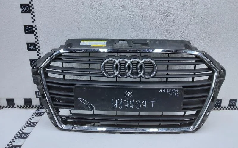 Решетка радиатора Audi A3 8V Restail S-Line