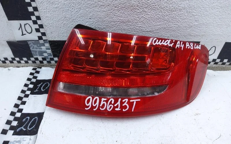 Фонарь правый наружный Audi A4 B8 LED
