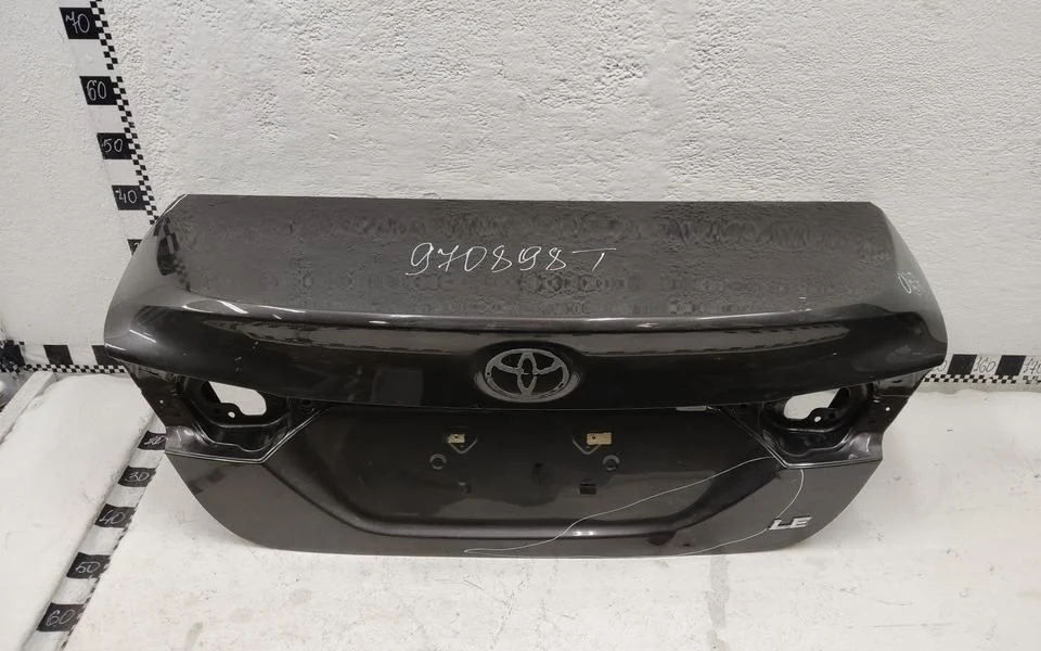 Крышка багажника Toyota Camry V70
