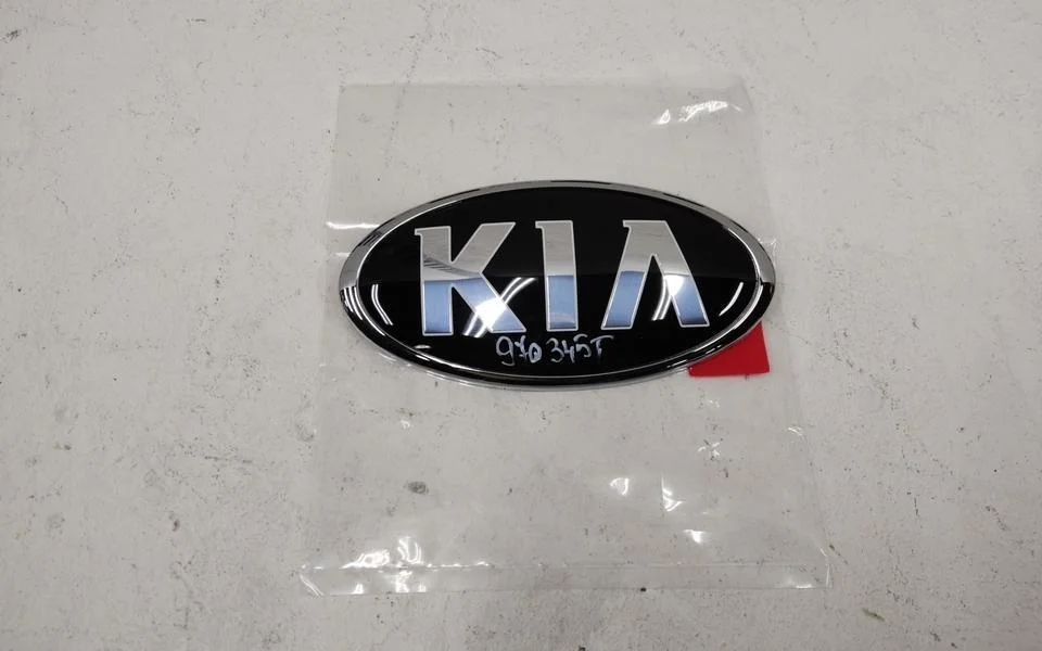 Эмблема переднего бампера Kia Optima 3