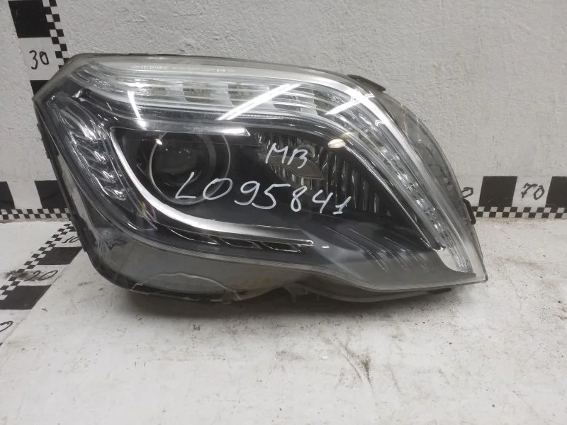 Фара правая Mercedes Benz GLK-Klasse X204 Restail ксенон LED
