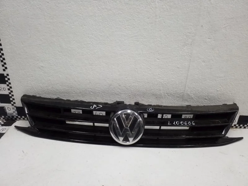Решетка радиатора Volkswagen Jetta 6 Restail