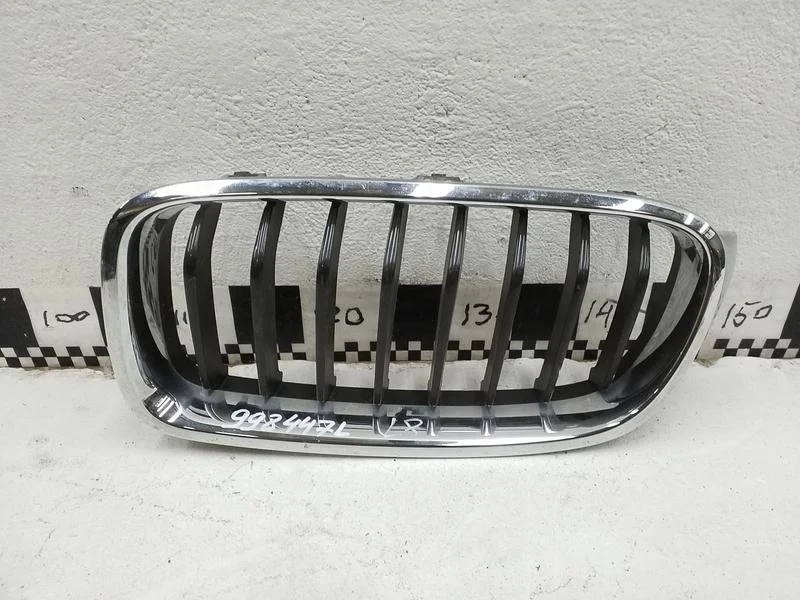 Решетка радиатора левая BMW 3er F30 хром редкие спицы