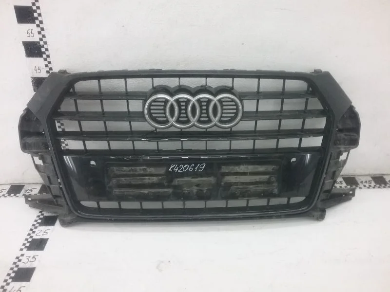Решетка радиатора Audi Q3 Restail