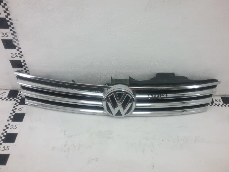 Решетка радиатора Volkswagen Touareg 2 Restail