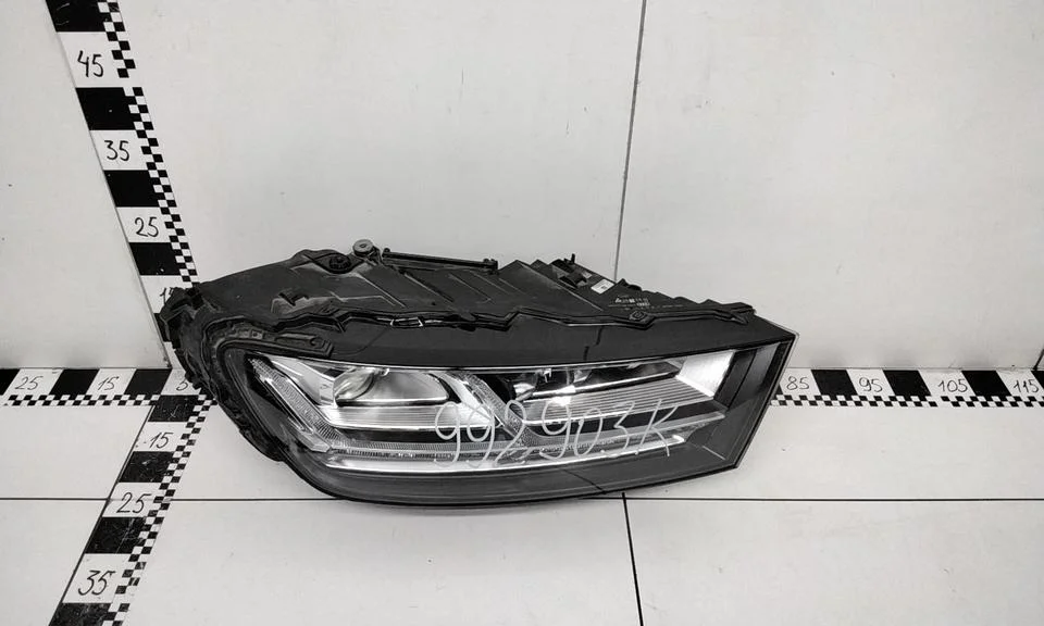 Фара правая Audi Q7 2 LED ДХО