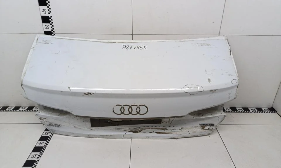 Крышка багажника Audi A6 C8 Sedan
