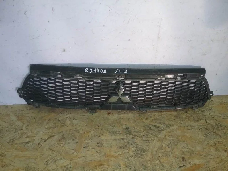 Решетка радиатора Mitsubishi Outlander XL 2 Restail