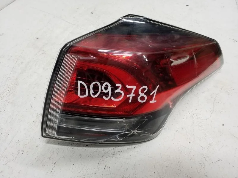 Фонарь правый наружный Toyota RAV4 CA40 Restail LED