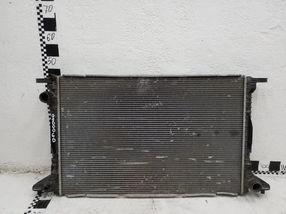 Радиатор охлаждения двигателя Audi Q7 2