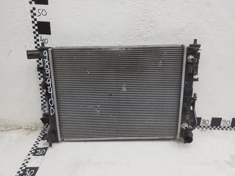Радиатор охлаждения двигателя Hyundai Solaris 2 A/T