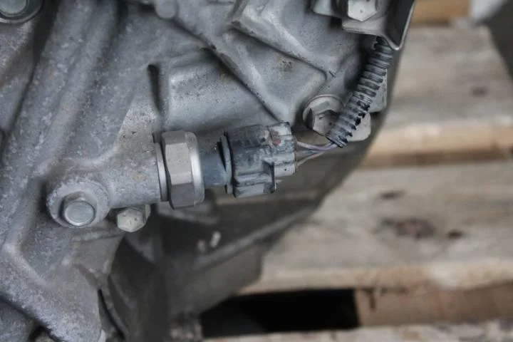 Б.у. датчик давления масла TOYOTA VITZ SCP90 TOYOTA VITZ SCP90