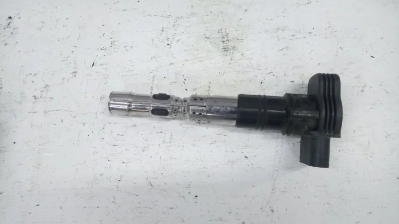 Катушка зажигания Audi Passat 077905115AA B6