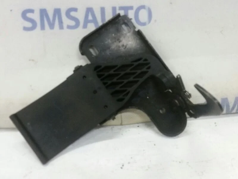 Крюк капота Audi A8 4E0823485B D3