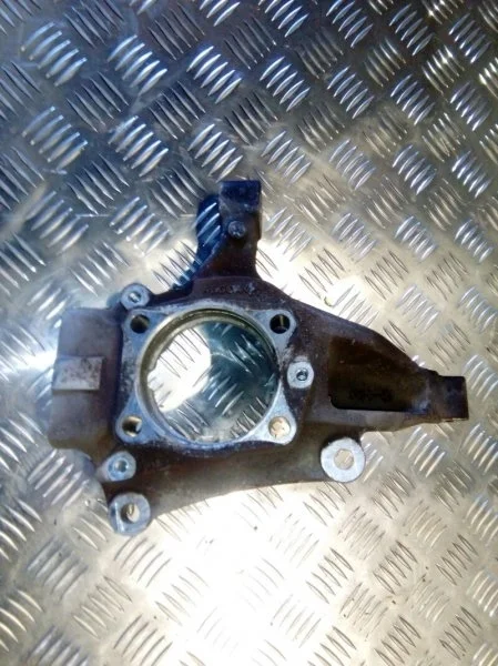 Кулак поворотный Volvo V70 2001-2004 9461944 B5254T2 2.5T, передний правый