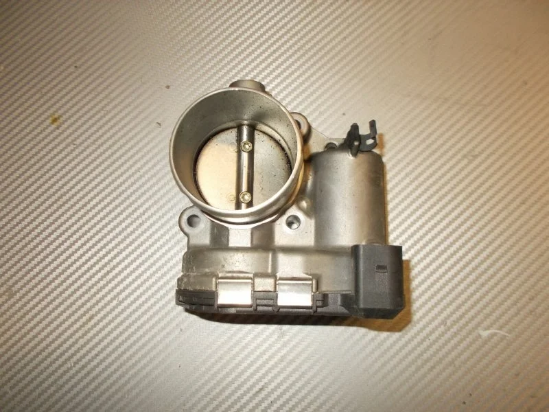 Дроссельная заслонка Volvo S60 2009-2015 9487406 B4164T