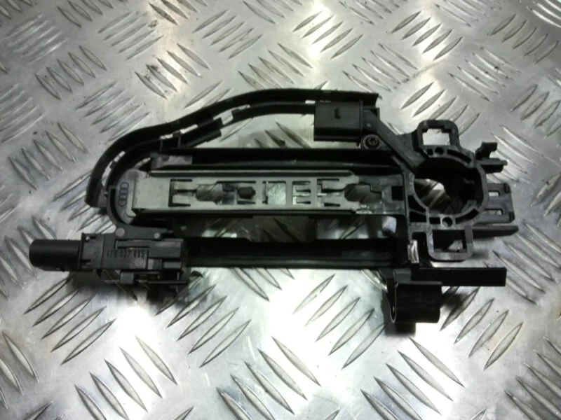 Кронштейн ручки двери Audi A6 2005-2007 4F0837885 C6 3.2 AUK, левый