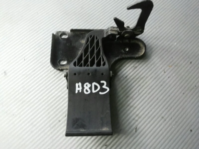 Крюк капота Audi A8 2006-2008 4E0823485B D3 3.2 BKP, передний
