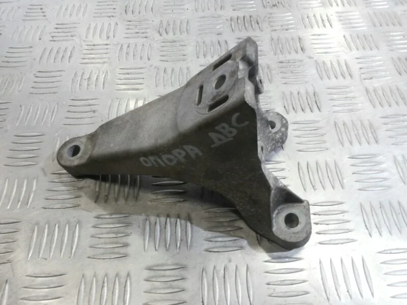 Кронштейн ДВС Audi A6 Allroad 2001-2005 4Z7199308B C5 4.2 BAS, передний правый