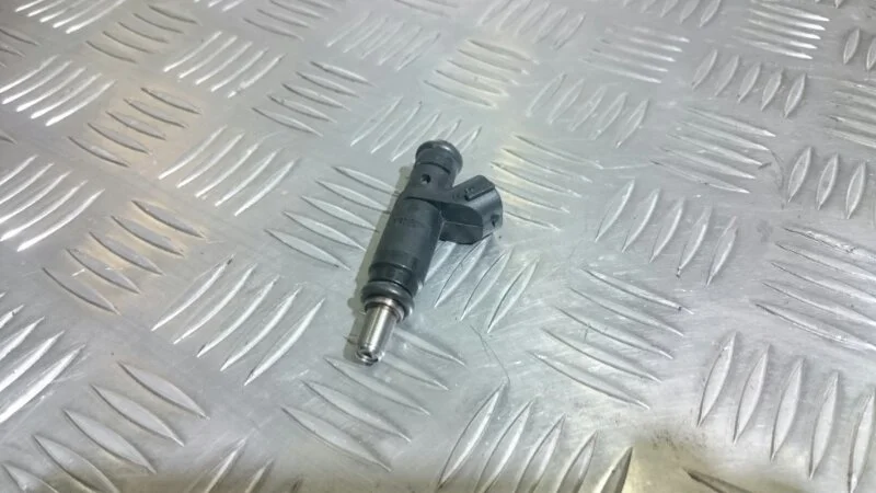Форсунка топливная Audi A4 2005-2007 06B133551T B7 2.0 ALT