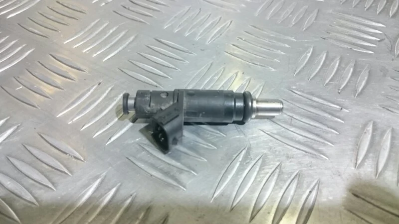 Форсунка топливная Audi A4 2005-2007 06B133551T B7 2.0 ALT