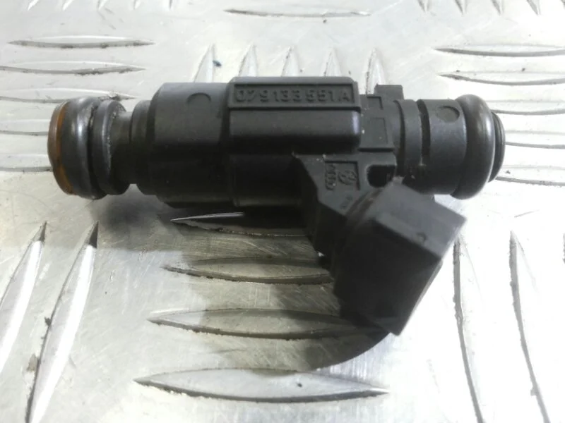 Форсунка топливная Audi A6 Allroad 2001-2005 079133551A C5 4.2 BAS