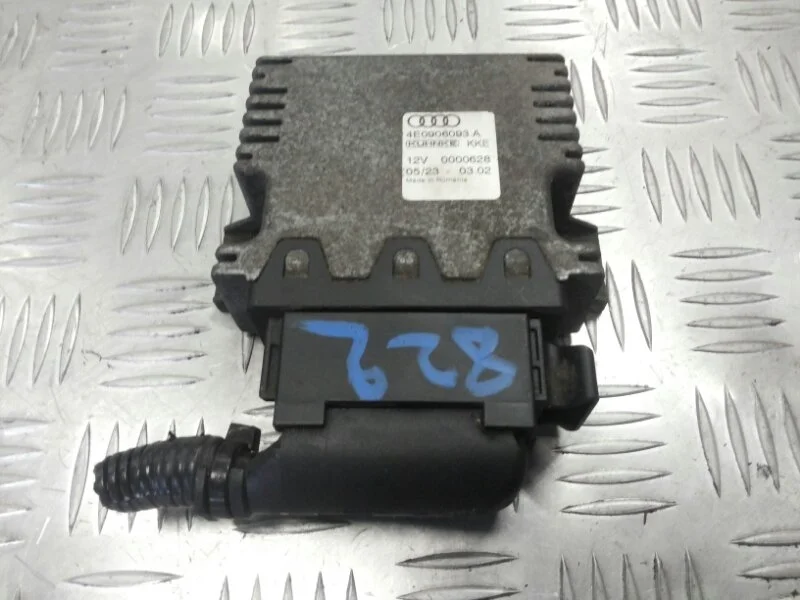 Блок управления бензонасосом Audi A8 2006-2008 4E0906093A D3 3.2 BKP