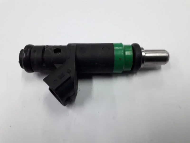 Форсунка топливная Audi A6 2001-2004 06C133551 C5 3.0 ASN