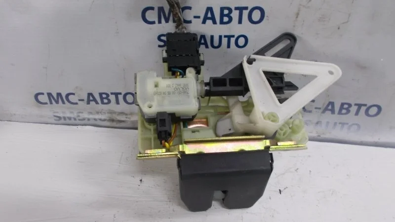 Замок багажника Volvo Xc70 2005-2007 30716331 ХС70 2.5T