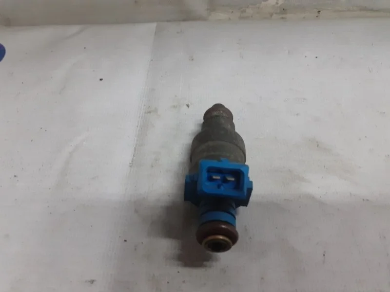 Форсунка топливная Volvo S70 1997-1998 1389563 2.5