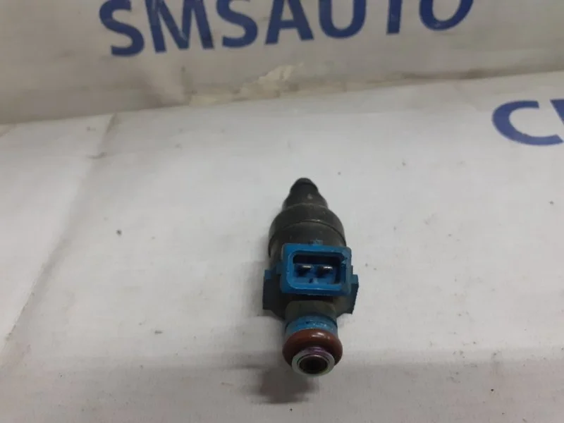 Форсунка топливная Volvo S70 1997-1998 1389563 2.5