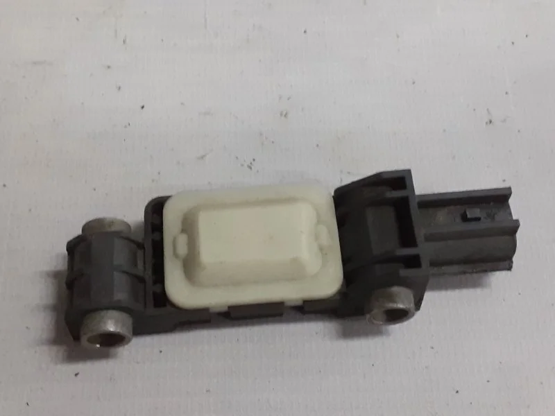 Датчик удара Audi A8 8E0959651A S8 5.2
