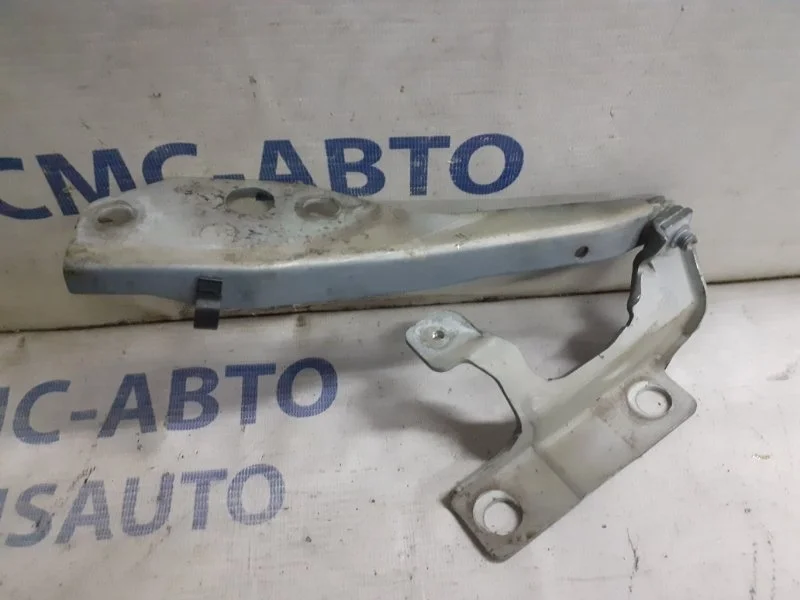 Петля капота Volvo S40 2008-2012 30753597 С40 2.4, передняя левая
