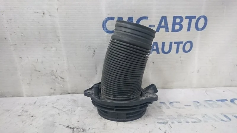 Патрубок воздушный Volkswagen Passat 1K0129684 B6