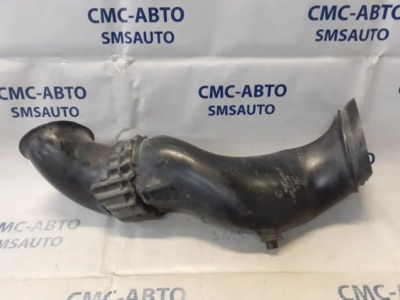 Патрубок воздушный Volkswagen Touareg 7P6129609A NF 3.6