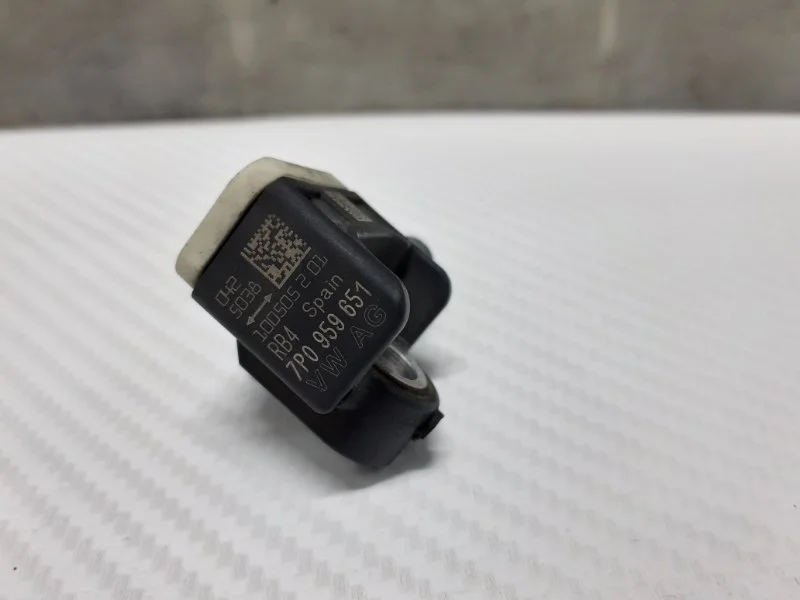 Датчик удара Volkswagen Touareg 7P0959651 NF 3.6