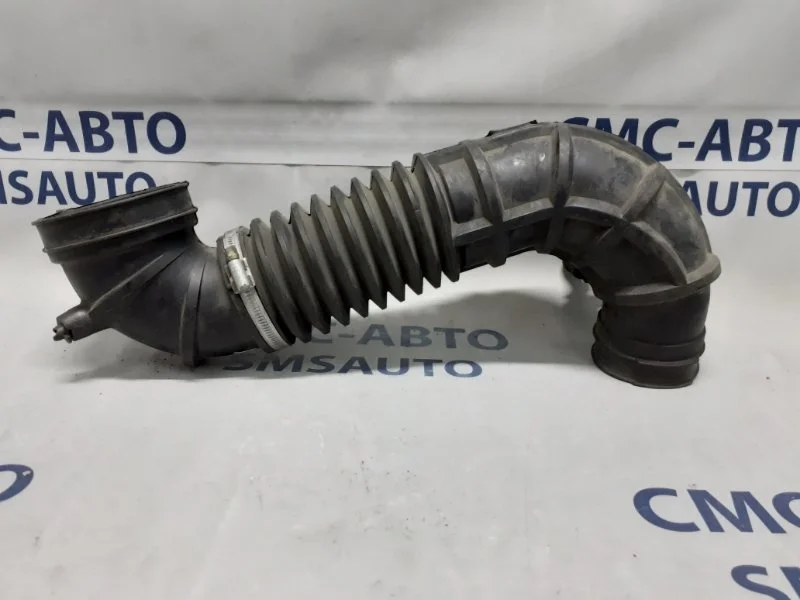 Патрубок воздушный Volvo S40 1998-2004 30644343