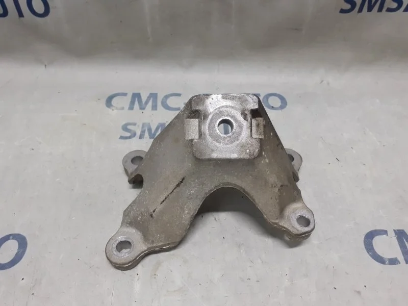 Кронштейн ДВС Audi A6 4F0199307M C6 2.4, передний левый