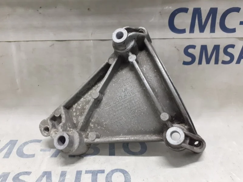 Кронштейн Audi A6 06E260835G C6 2.4, передний