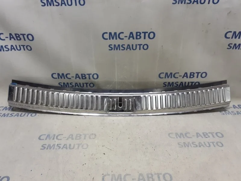 Накладка замка багажника Volkswagen Touareg 7P0863459F NF 3.6, задняя