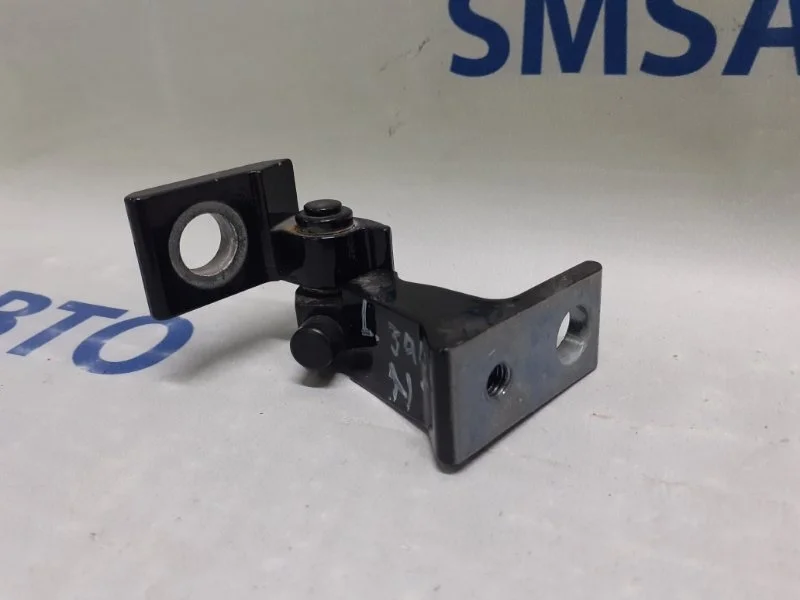 Петля двери нижняя Audi A6 4G0831401A C7 2.8, левая