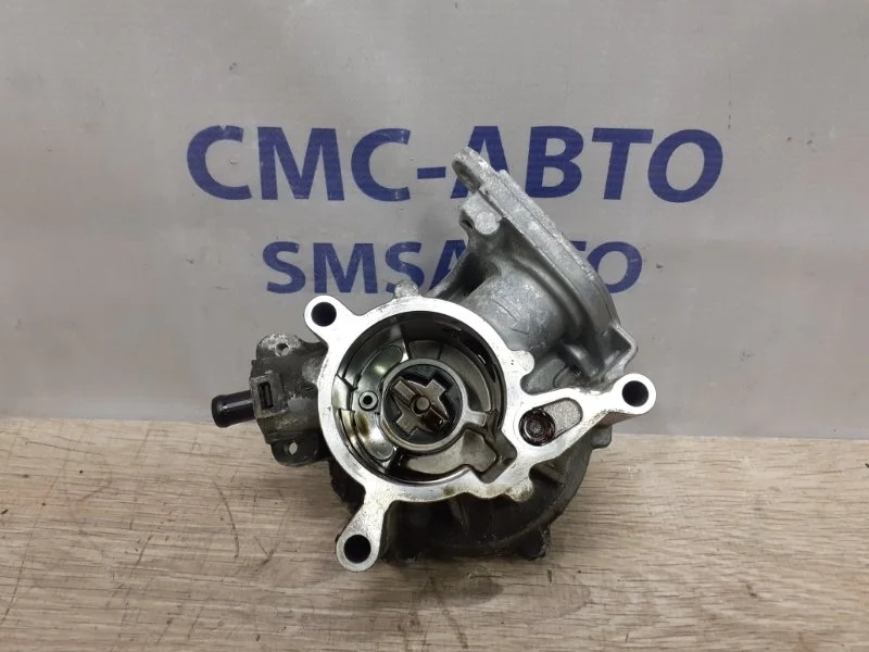Вакуумный насос Audi Q5 2010 06L145100F 8R 2.0T