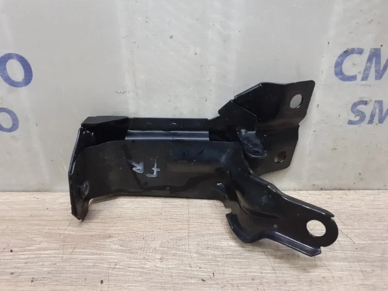 Кронштейн радиатора Volvo Xc60 2014-2017 31261932 ХС60 2.0T, правый
