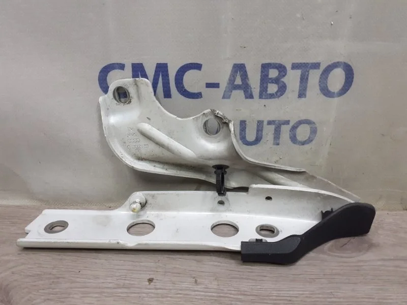 Петля капота Audi A6 Allroad 2013 4G8823301E C7 3.0 CGW, левая