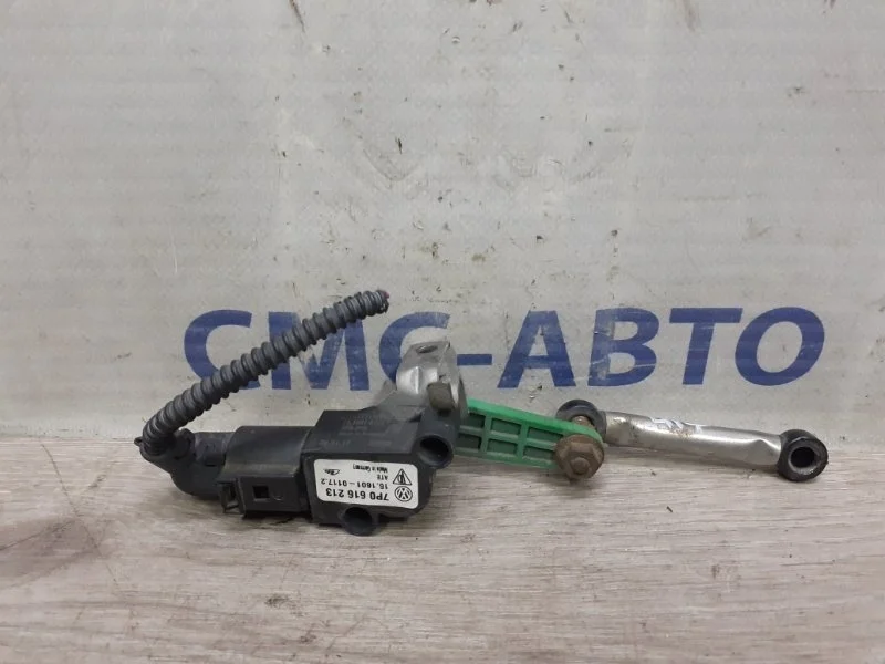 Датчик уровня подвески Volkswagen Touareg 2010-2014 7P0616213 NF 3.6, передний левый