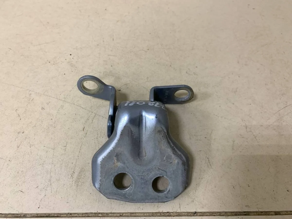 Петля двери задней правой нижняя Ford Fusion JU 2002-2012
